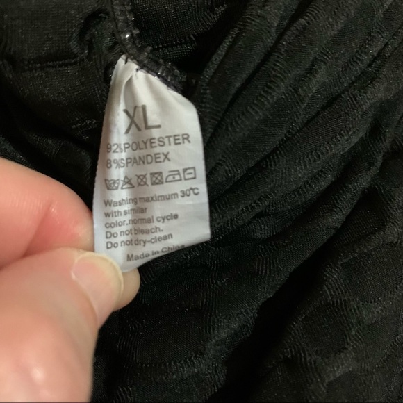 Textured Booty Scrunch Butt Lifting Black Leggings. Size XL - Picture 7 of 9